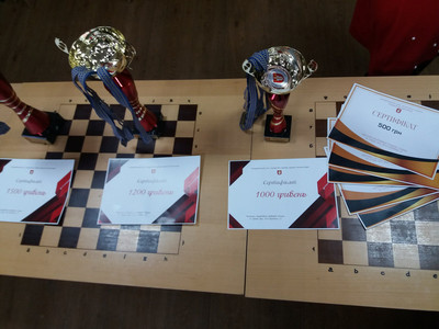 City college students compete in chess